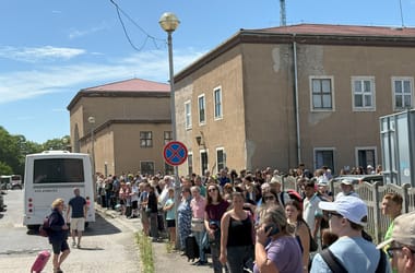 „Több száz utas várakozik az állomáson” – lehalt a MÁV a nyugati és a keleti front egy-egy fontos vonalán is