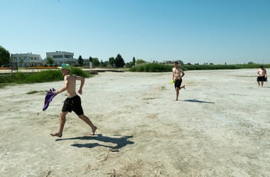 Ingyen van a strand, és elmarad még az érettségi is – Európában kitört a klímapánik, de van ország, ahol tanultak az 1987-es gyilkos hőhullámból