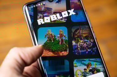 „Tökéletes hely a pedofilok számára”- Louisiana állam főügyésze pert indított a gyerekek kedvelt online játéka, a Roblox ellen