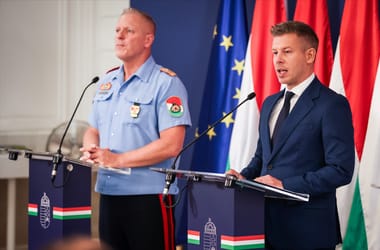 Magyar Péter: Aranykonvoj-ügyben egymásra mutogatnak a szervek, de a végső felelősség nem az övék - élőben a kormányzati sajtótájékoztatóról A szerdai kormányülést követő tájékoztatón Magyar Péter miniszterelnök is részt vesz, aki újabb részleteket ígért az ukrán pénzszálló ügyében, vagyis az aranykonvoj-témában. Szó lesz a kánikulai helyzetről is. Kövesse az eseményeket a HVG élő tudósításával.