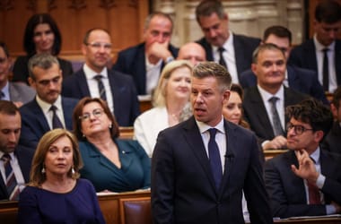 Török Gábor: Most először érzékelhető a miniszterelnök megtorpanása Nem világos szerinte a stratégiai irány.