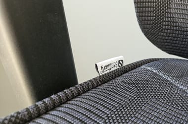Jött egy olyan 140 W-os töltő, aminek cserélhető a feje, így bárhol működik
