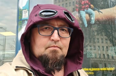 Lengyelországban agyonlőttek egy Putyin-kritikus orosz művészt