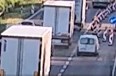 Leállósávból érkezett, majd letarolt mindent maga előtt egy 