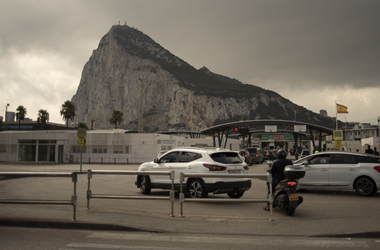 Véget ért a Brexit óta tartó vita: megszűnik a határellenőrzés Gibraltár és Spanyolország között