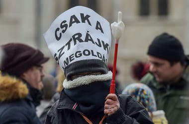 Magyar Péterhez fordultak a szakszervezetek, háromoldalú egyeztetést sürgetnek