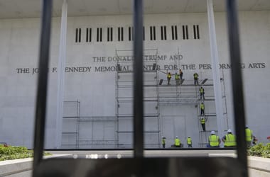 Eltűnt Trump neve a Kennedy Központról