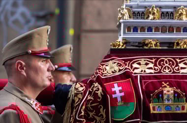 Ilyen volt a Szent Jobb-körmenet Erdő Péterrel és Lévai Anikóval + képek