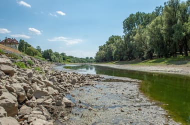 Bajánál és Mohácsnál is rekordalacsony a Duna, több hajó közlekedni sem tud