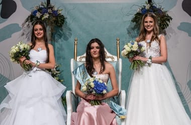 Elsőbálozó lányok lettek a 200. Anna-bál szépei