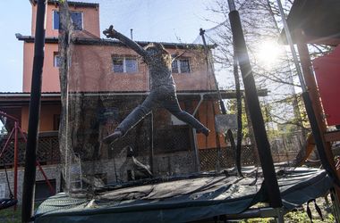 Új cég indul az online jegyértékesítés piacán, a jutalékot gyermekotthonok lakóinak szánják