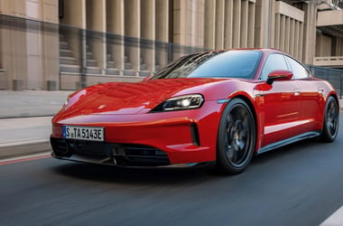 Magyarországon a kamu váltós legújabb Porsche Taycan