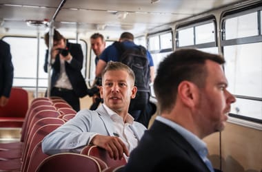 Magyar Péter megnyitott egy kiállítást és erős szavakkal illette Lázár Jánost