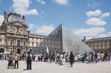 Bepipultak a dolgozók a Louvre-ban a havi eligazításon és spontán sztrájkba kezdtek