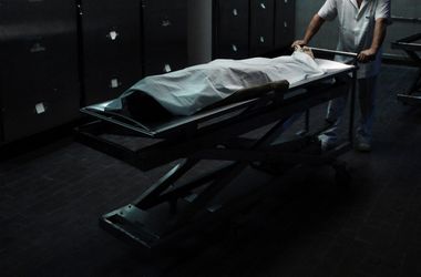 Engedély nélkül operáltak ki csontokat halottakból Pécsen, felfüggesztett börtönt kapott az orvos és a boncmester