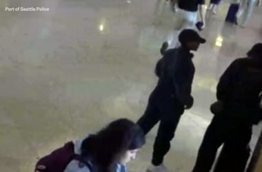 Videón, ahogy a falnak löki barátját a Budapesten világbajnoki címet szerző sprinter