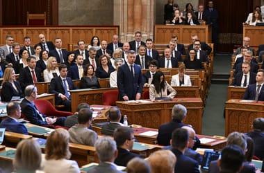 A házszabály módosításával pörgeti fel a parlament
