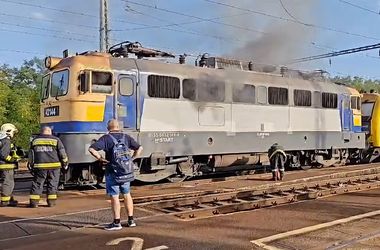 Kigyulladt egy Záhony felé tartó vonat mozdonya
