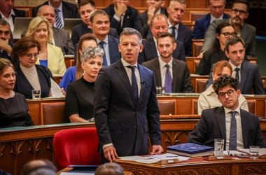 Abszolút parlament: Magyar Péter kétszer is felszólal a jövő héten napirend előtt