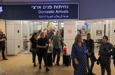 A másodpilóta megpróbálta tönkre tenni a műszereket a Flydubai Tel-Avivba tartó járatán az egyik utas szerint