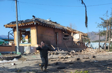 Véletlenül lakott területre dobott bombákat egy gyakorlatozó harci repülő Dél-Koreában