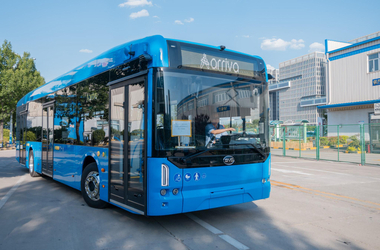 Miközben leáll a tömegközlekedés Budapesten, készülnek a BKK kínai villanybuszai Csingtaóban