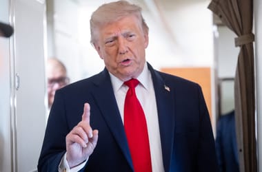 Donald Trump felszólította Izraelt és Iránt, hogy azonnal ha