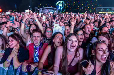 Páváskodó szitizenek, Shawn Mendes és buborékok minden mennyiségben – Fotógaléria a Sziget második napjáról