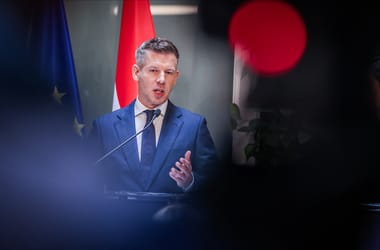 Magyar Péter üzent Orbán Balázsnak és „Szalai Zolinak”, hogy nehogy kifosszák még a vagyonkezelő alapítványokat