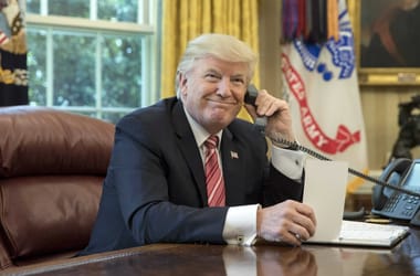 Véletlenül rátette a telefont Donald Trumpra a BBC újságírója