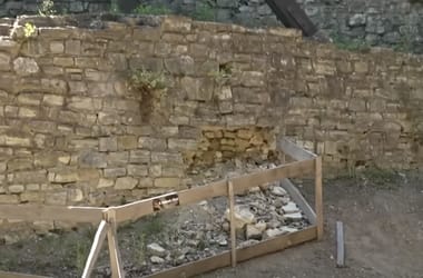 Durva bulit tartottak, megrongálták a Máré-vár romjait