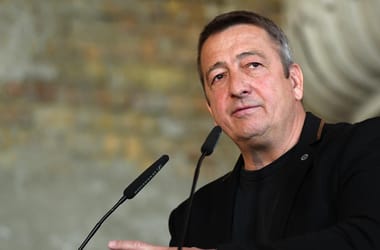 Sulyok Tamás dorgálása után Bayer Zsolt ki is rúgatná az ELTE oktatóját