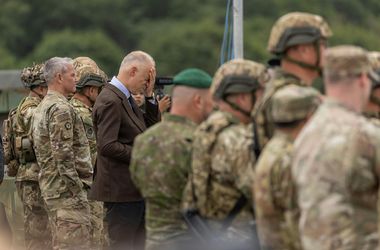 Senki nem adott pénzt a Honvédségnek kamu főtiszti rendfokozatért, és már nem is fog