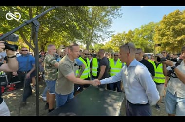 Toroczkai László zavarta meg Magyar Péter országjárását Dorogon – videó