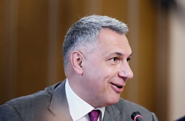 ÉKM: Egyeztetünk a plázastopról. Kereskedők: Velünk ugyan nem