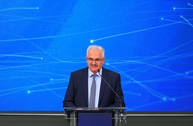 Újraindult a parlamentből kiesett fideszes Simon Miklós büntetőügye