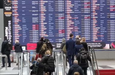 Szombat hajnalban az ukrán dróntámadások miatt korlátozták a légiforgalmat a moszkvai repülőtereken