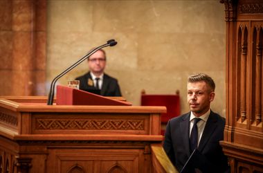 Mentelmi jog nélkül mi vár Magyar Péterre, és ki jár jól, ha a vádlottak padjára ül?
