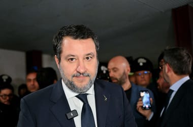 Kiderült, miért mentették fel Matteo Salvinit, aki 20 napig tartott menekülteket egy civil hajón