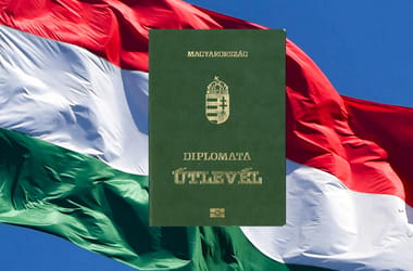 Hadházy, Kubatov és Gyurcsány is elfelejtette leadni a diplomata-útlevelét