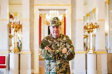 Aki az aranygaluskában találta meg a nemzet egységét – Sulyok Tamás elnökségének megrázó, kínos és abszurd pillanatai