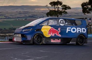 Kőkemény sportkocsikat alázott le a dobozos Ford a Nordschleifén – videó