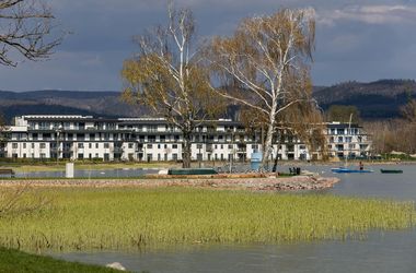 Kevés a szabadstrand, túl sok a beton – az emberek többsége szerint túlságosan beépült a Balaton-part