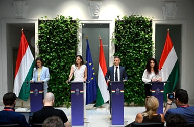 Magyar Péter: Vizsgálják a postások halálát, a debreceni polgármesternek le kellene mondania – ez volt a kormányinfó