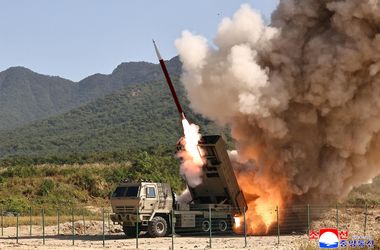 új rakéta-sorozatvetőt tesztelt Észak-Korea, a déli határra tervezik telepíteni