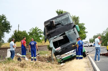 Kungyalui buszbaleset: gyanúsítottként hallgatták ki a sofőrt