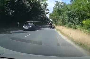 Úgy szállította egy budapesti autós a létrát, ahogy még véletlenül sem szabad – videó