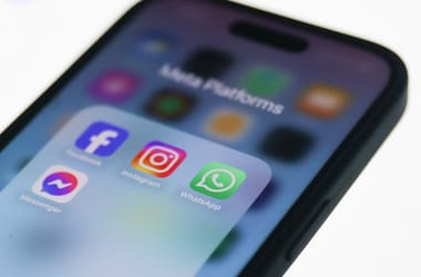 Céltáblán a szuperokosok: az Apple-től szív el agyakat a Meta