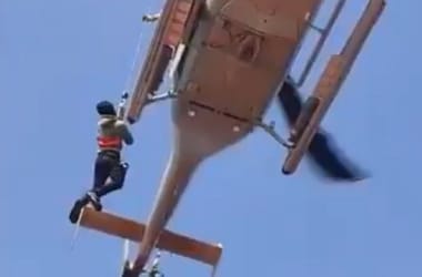 Videó: kigyulladt olajtankerről mentették ki a leg