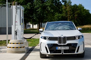 5 perc alatt teljesen feltölthető a legújabb BMW iX5